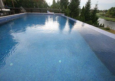 Piscina exterioara din beton Infinity