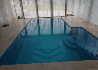 Piscina din beton cu margine negativa(infinity)